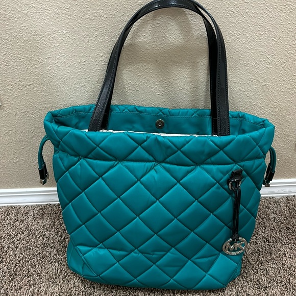 Quilted pattern tote - Picture 1 of 7
